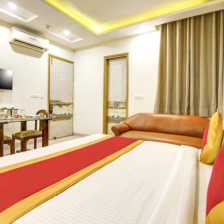 Gracious By Vishesh Hotels & Home Stay New Delhi Buitenkant foto