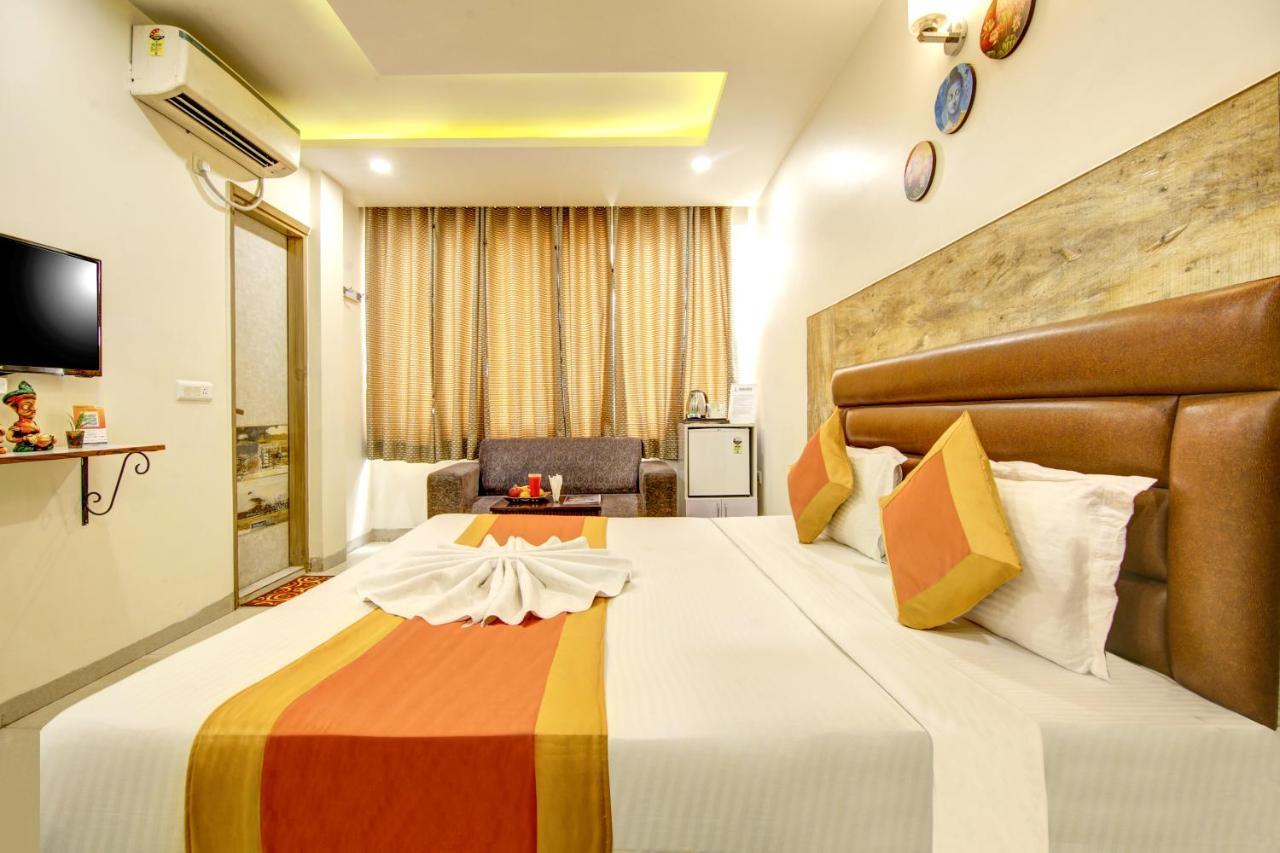 Gracious By Vishesh Hotels & Home Stay New Delhi Buitenkant foto
