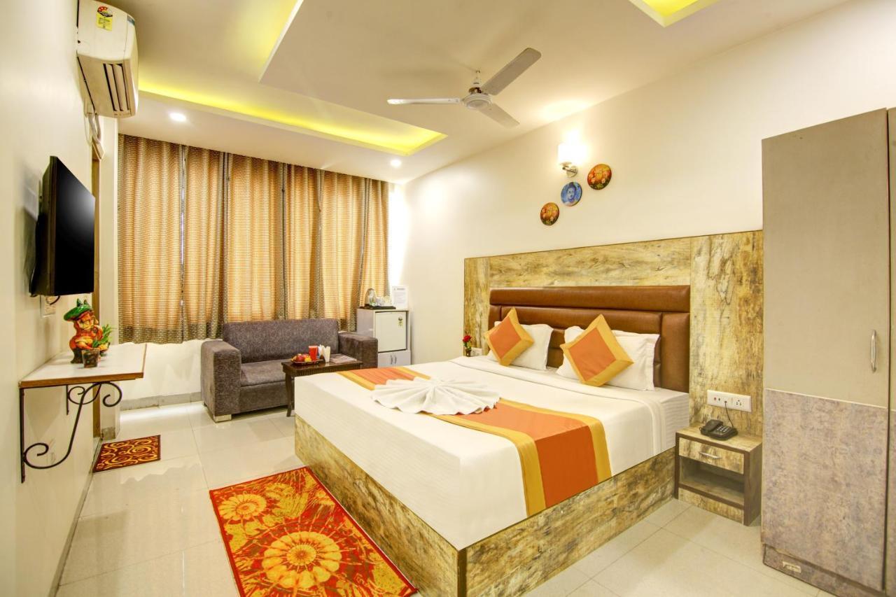 Gracious By Vishesh Hotels & Home Stay New Delhi Buitenkant foto