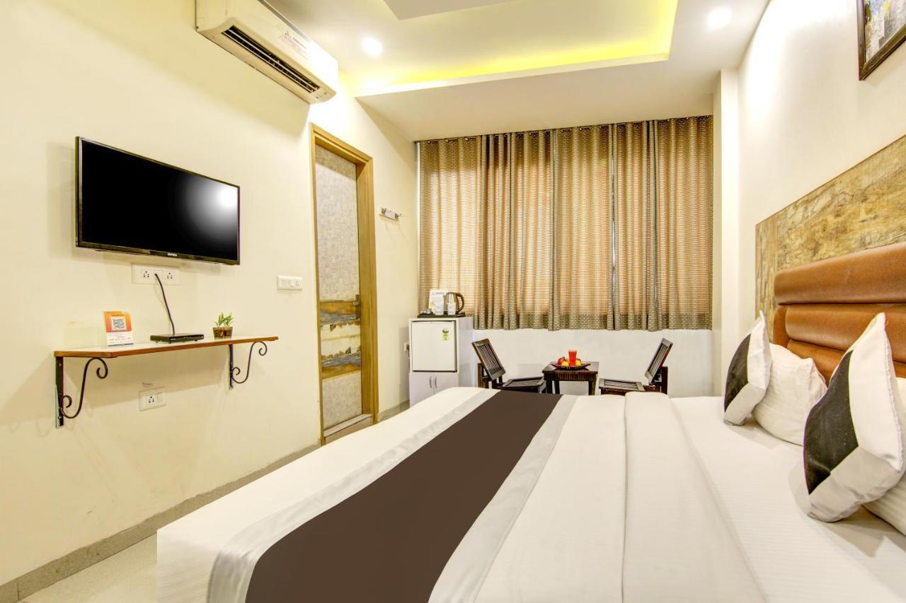 Gracious By Vishesh Hotels & Home Stay New Delhi Buitenkant foto