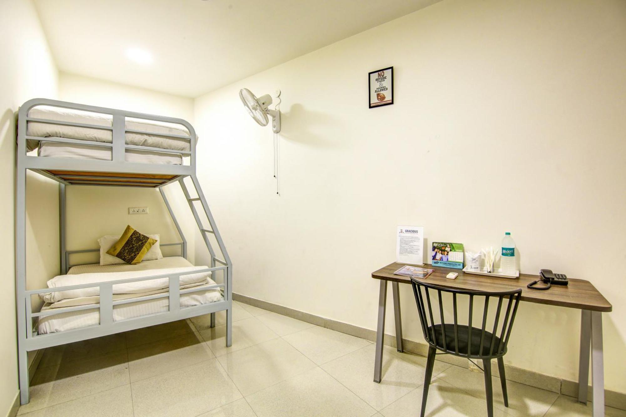 Gracious By Vishesh Hotels & Home Stay New Delhi Buitenkant foto