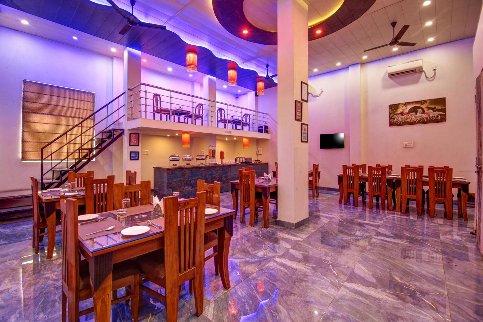 Gracious By Vishesh Hotels & Home Stay New Delhi Buitenkant foto
