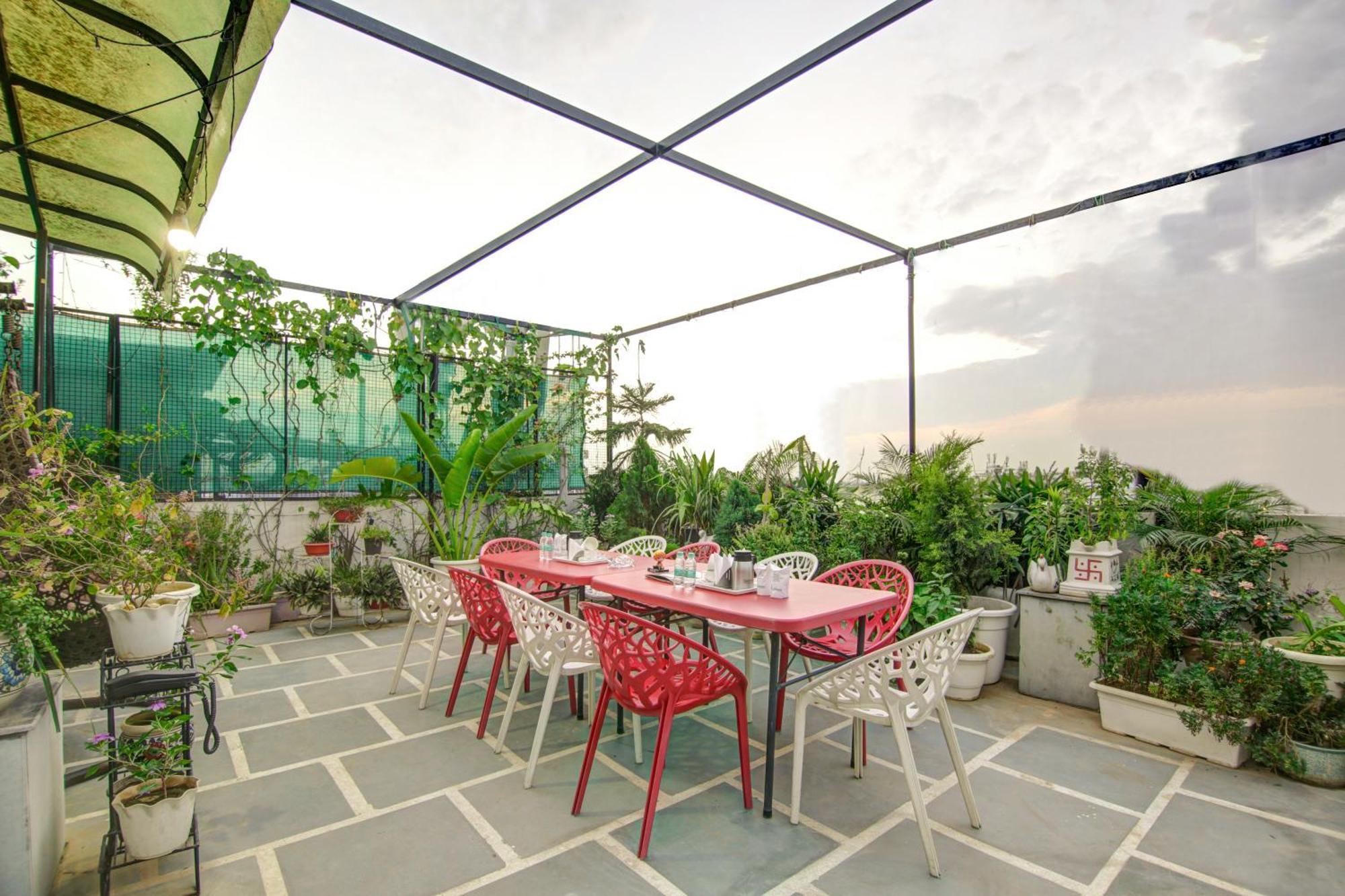 Gracious By Vishesh Hotels & Home Stay New Delhi Buitenkant foto