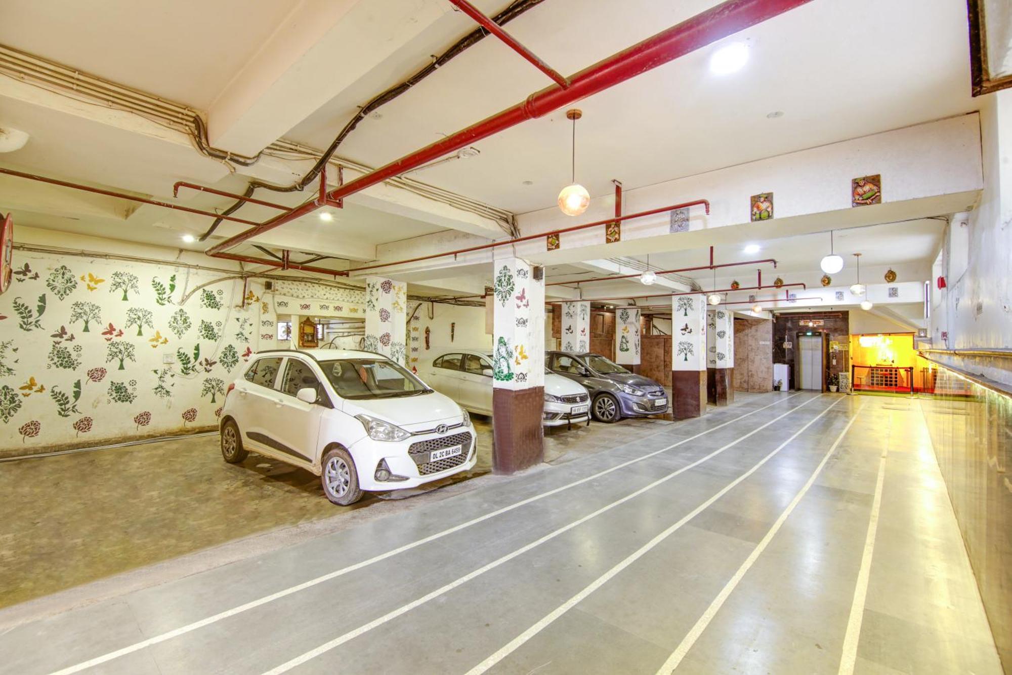 Gracious By Vishesh Hotels & Home Stay New Delhi Buitenkant foto