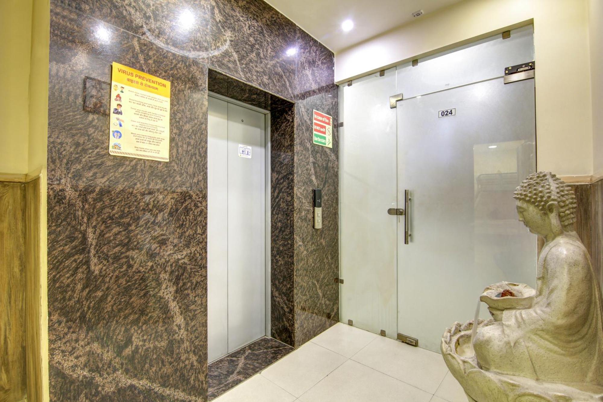 Gracious By Vishesh Hotels & Home Stay New Delhi Buitenkant foto