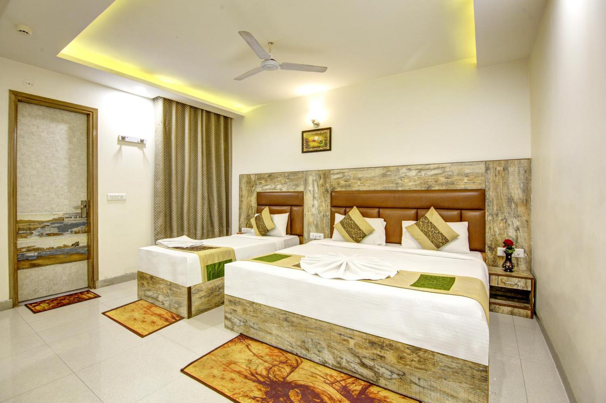 Gracious By Vishesh Hotels & Home Stay New Delhi Buitenkant foto