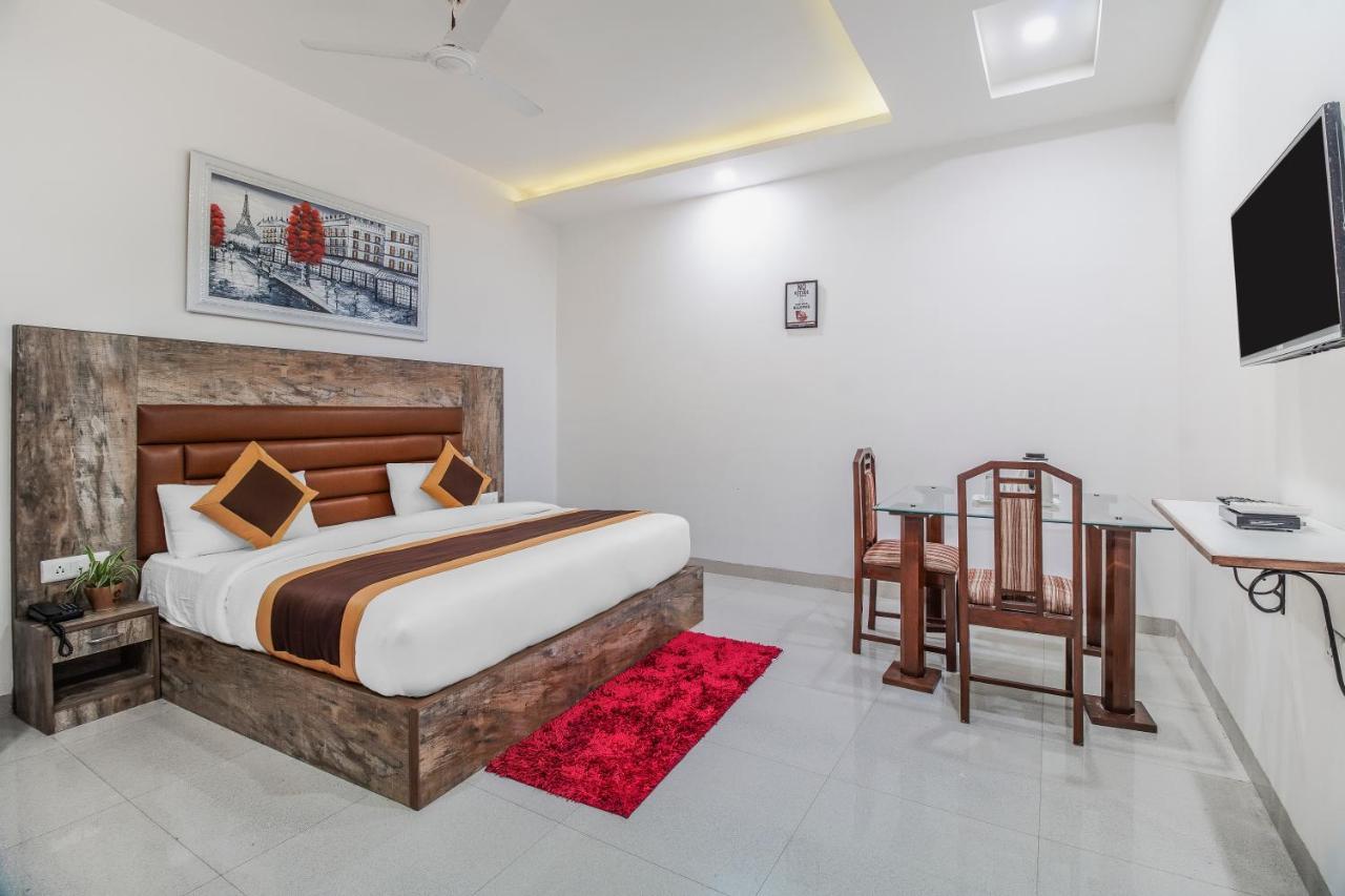 Gracious By Vishesh Hotels & Home Stay New Delhi Buitenkant foto